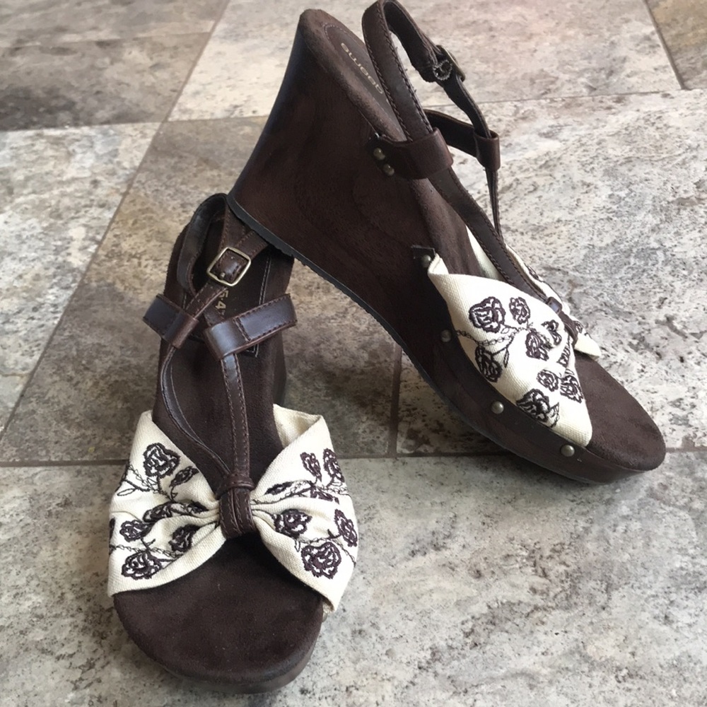 Wooden platform heels with flower accent